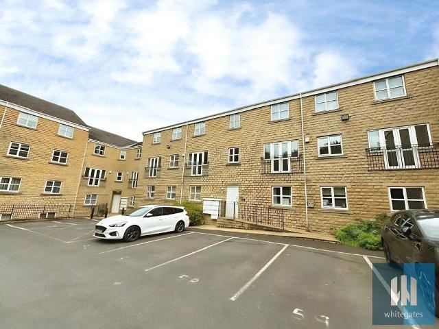 Flat for sale in Rastrick, West Yorkshire