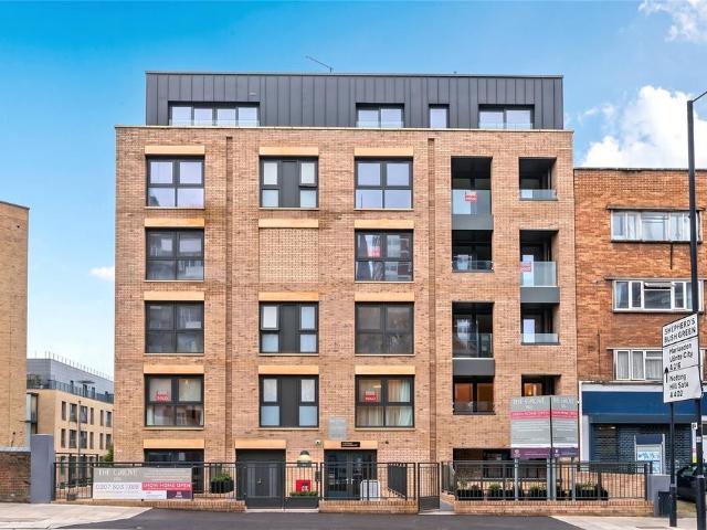 Flat for sale in London Borough of Hammersmith and Fulham, Greater London
