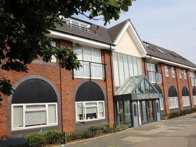 Flat for sale in Oakmere, Potters Bar