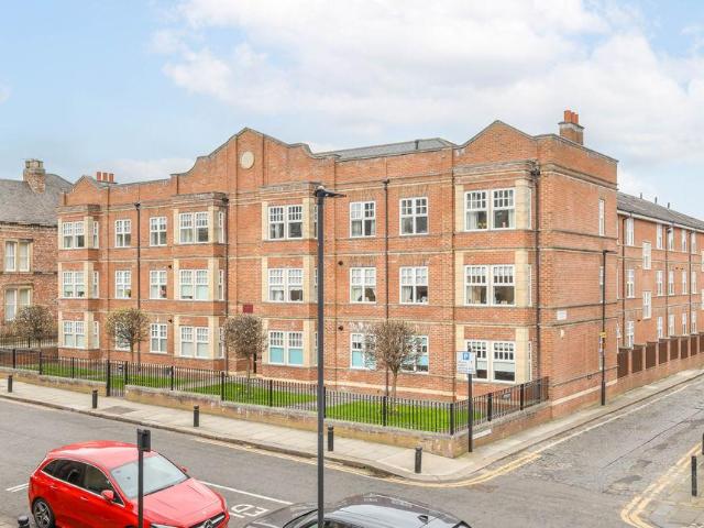 Flat for sale in Gosforth, Tyne And Wear