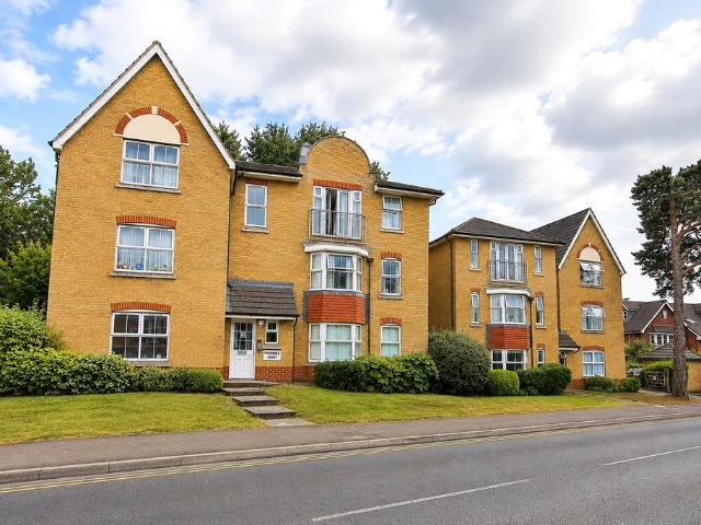Flat for sale in Horsell, Woking