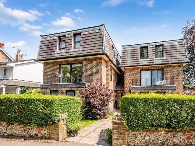 Flat for sale in Red Hill, Surrey