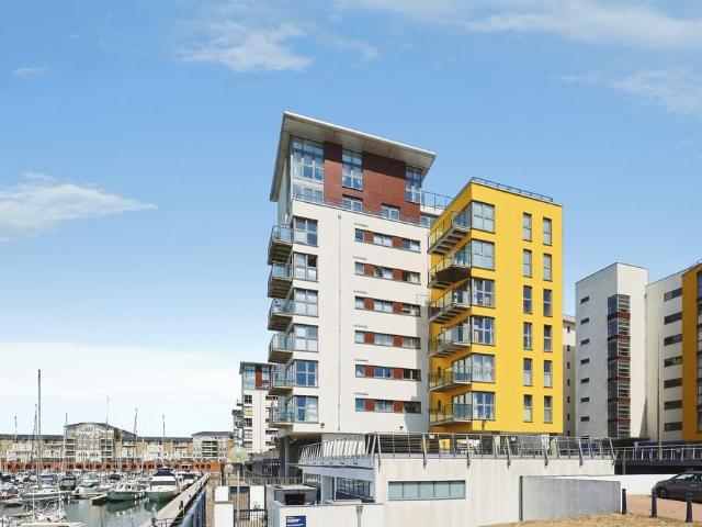 Flat for sale in Sovereign Harbour, Eastbourne