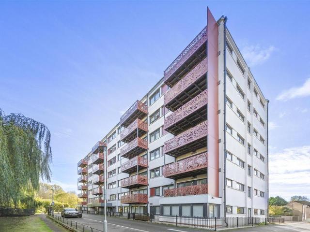 Flat for sale in Daws Hill, Cressex
