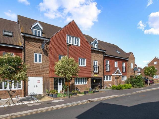 Flat for sale in Red Hill, Surrey