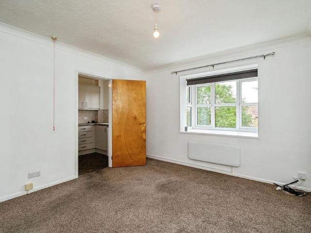 Flat for sale in Eastbridge, Suffolk