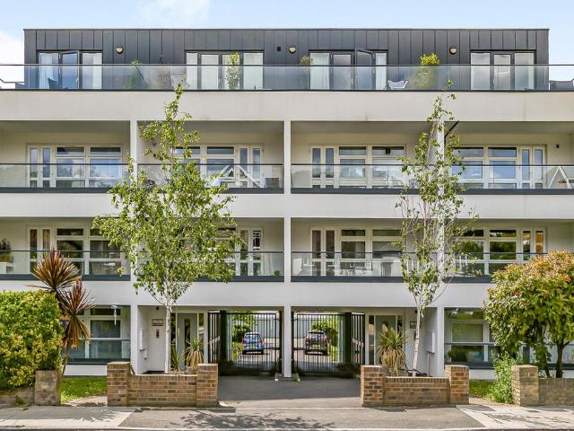 Flat for sale in London Borough of Lewisham, Greater London