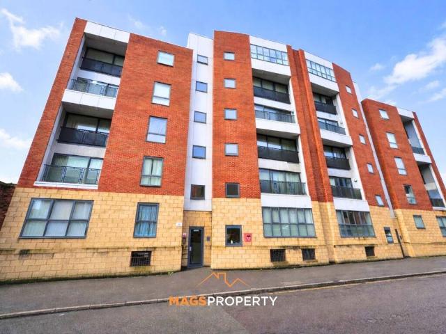 Flat for sale in Islington, Calderstones