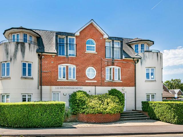 Flat for sale in Row Town, Surrey