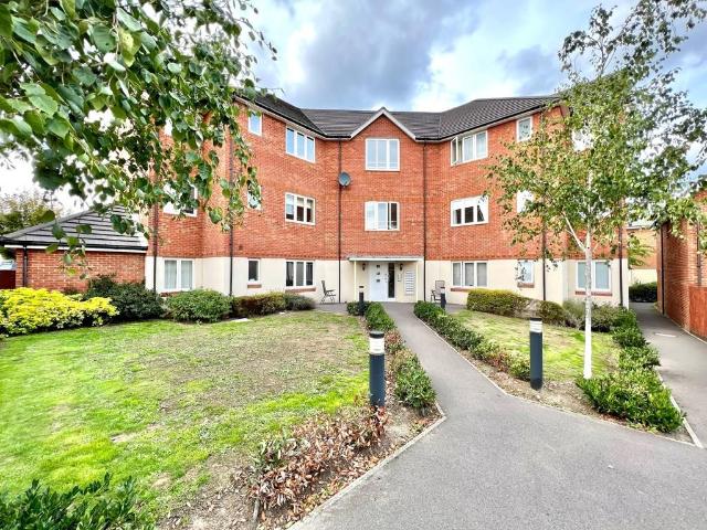 Flat for sale in Farnborough, Hampshire
