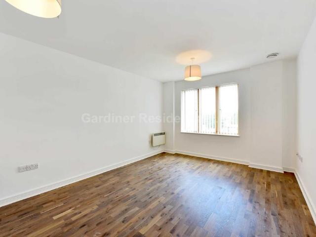 Flat for sale in London Borough of Ealing, Hanwell