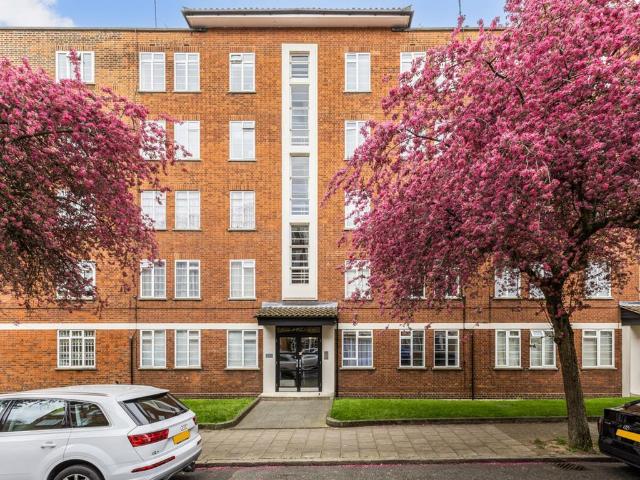 Flat for sale in St. John's Wood, Greater London