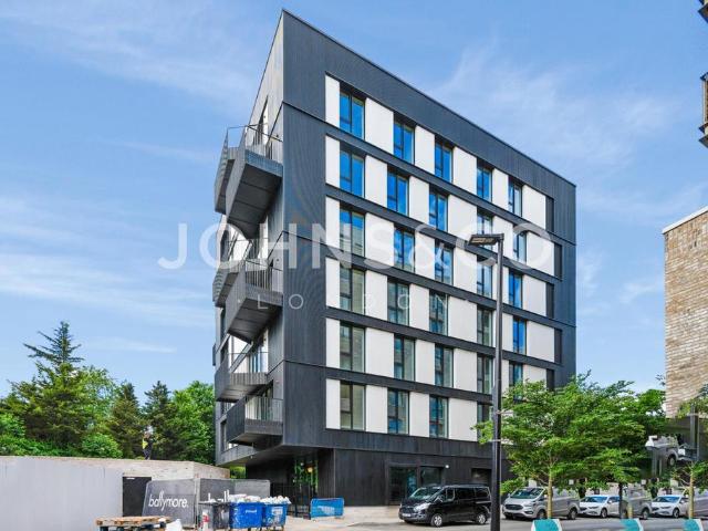 Flat for sale in London Borough of Hounslow, Greater London