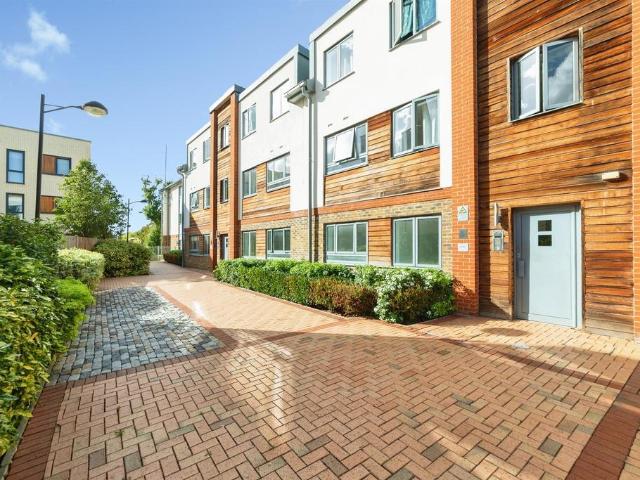 Flat for sale in Folly Island, East Hertfordshire