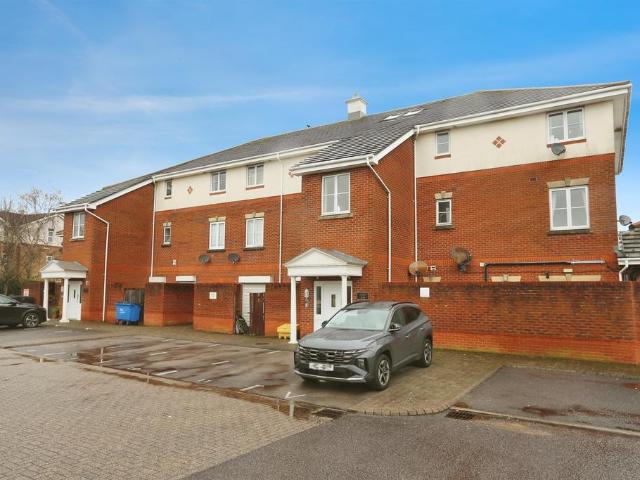 Flat for sale in Priddy's Hard, Middlecroft
