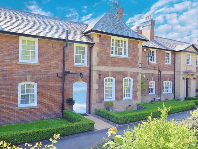 Flat for sale in Minera, Wales