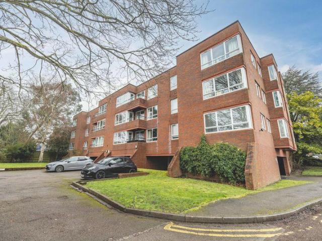 Flat for sale in Clewer Village, Windsor
