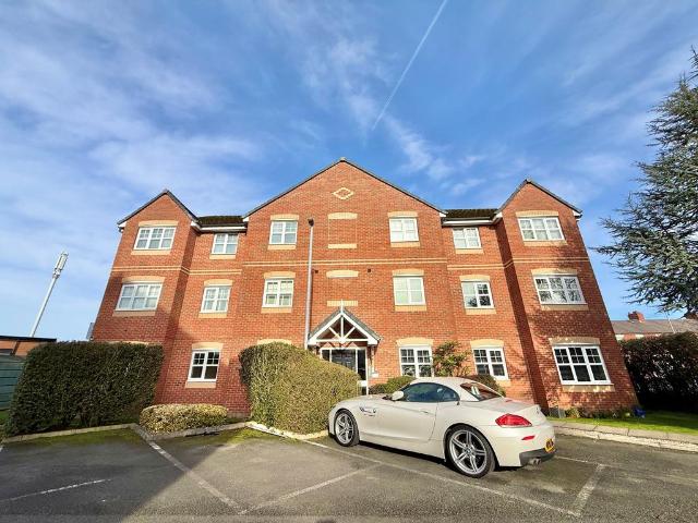 Flat for sale in Guide Bridge, Greenheys