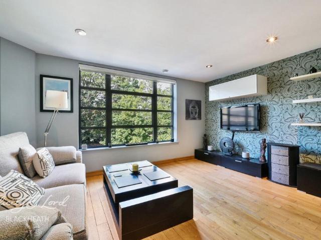 Flat for sale in Royal Borough of Greenwich, Greater London