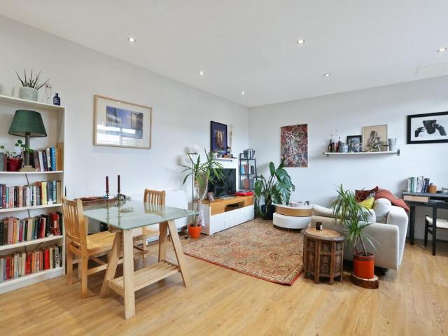 Flat for sale in Camberwell, Greater London