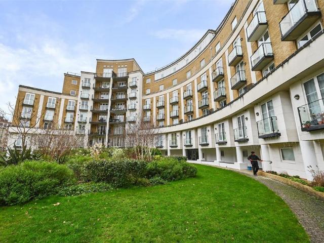 Flat for sale in St. John's Wood, Greater London