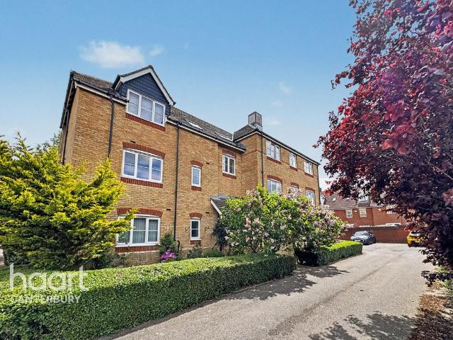 Flat for sale in The Bridge, Kent