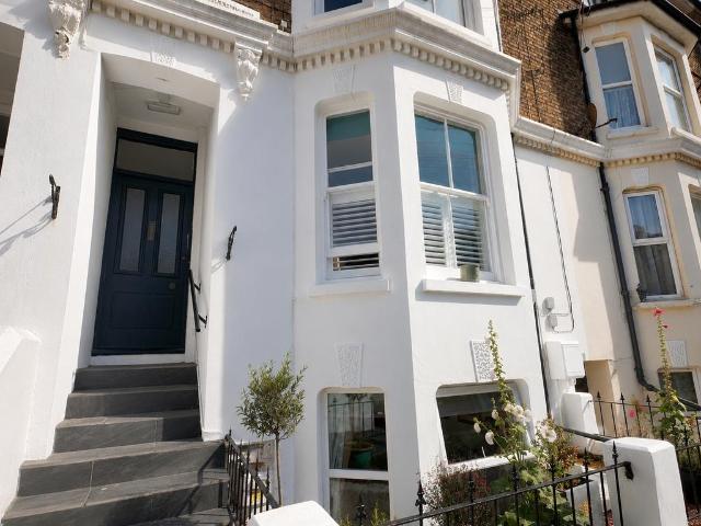 Flat for sale in Middle Deal, Dover