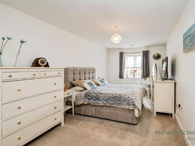 Flat for sale in Beaconsfield and Chepping Wye Community Board, Widmer End