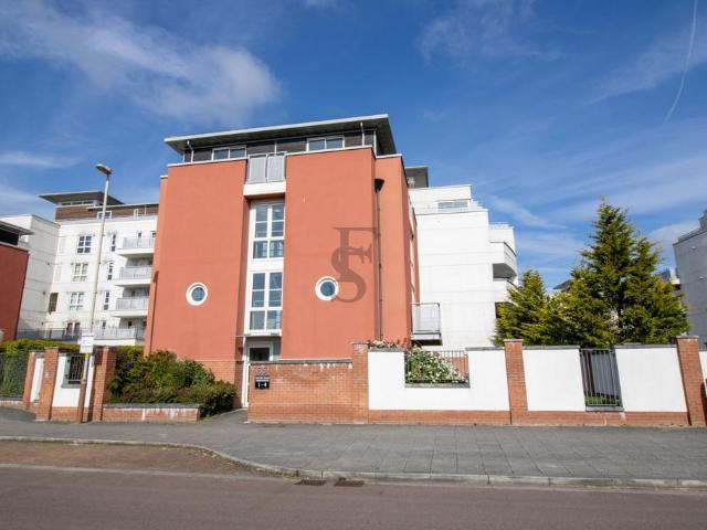 Flat for sale in Old Wharf, City Of Leicester