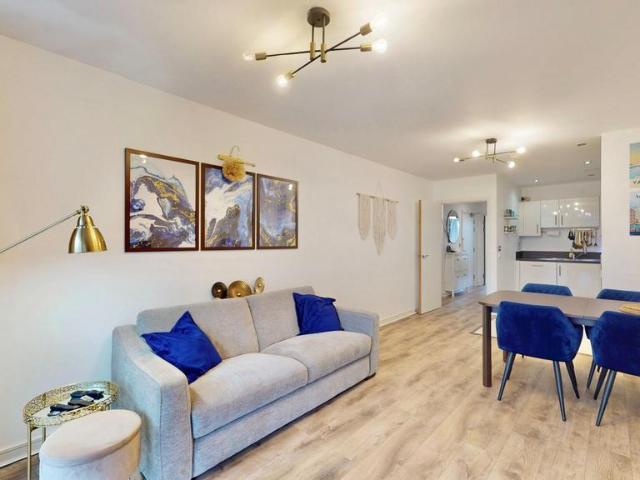 Flat for sale in Rotherhithe, Greater London