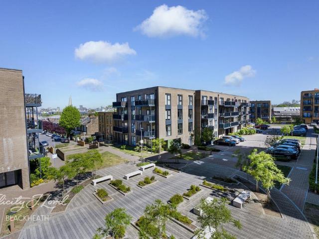 Flat for sale in Charlton, Greater London