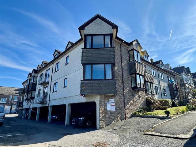 Flat for sale in Newquay, Cornwall