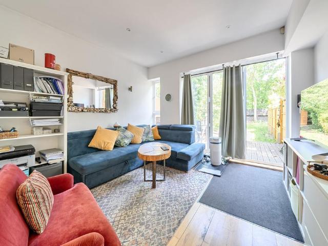 Flat for sale in Furzedown, Greater London