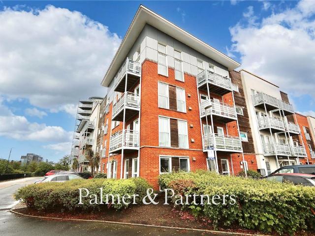 Flat for sale in Maidenhall, Key Street
