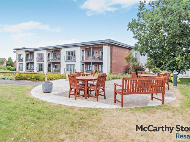 Flat for sale in Littleham, Budlake