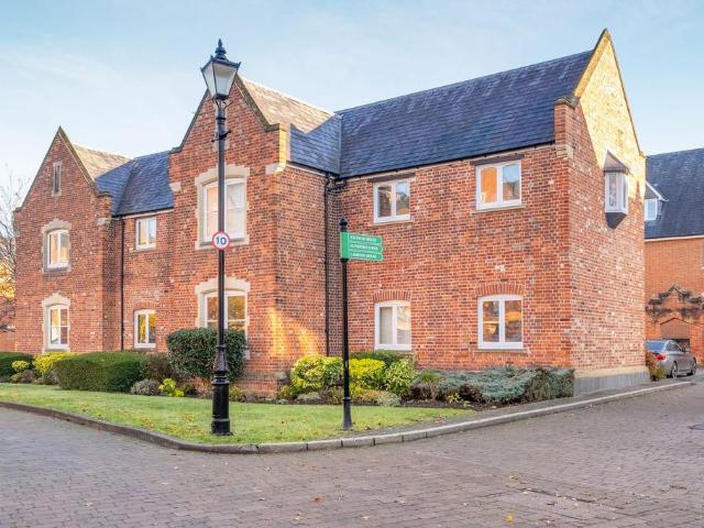 Flat for sale in Clewer Village, Windsor