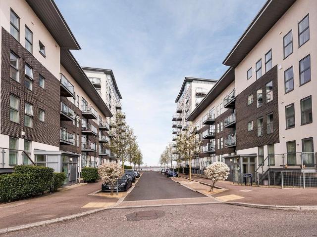 Flat for sale in Swanscombe and Greenhithe, Monks Orchard