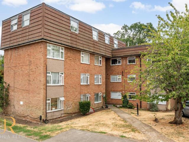Flat for sale in Fretherne, Hertfordshire
