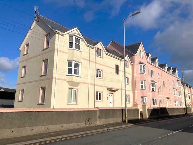 Flat for sale in Pembroke Dock, Wales