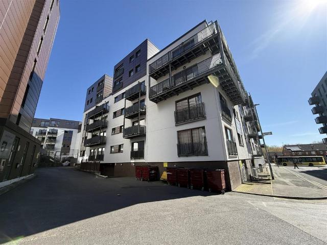 Flat for sale in Georgia, Greater Manchester