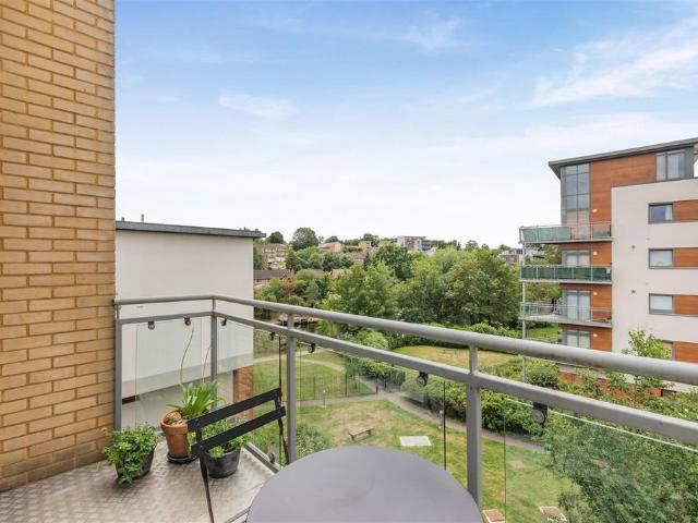 Flat for sale in Midway, Kent