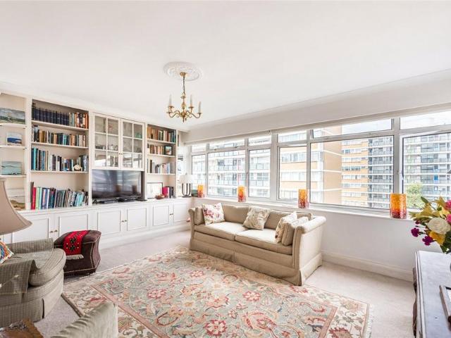 Flat for sale in Pimlico, Greater London