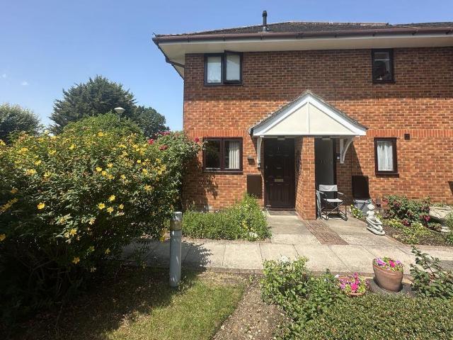 Flat for sale in Potters Bar, Hertfordshire