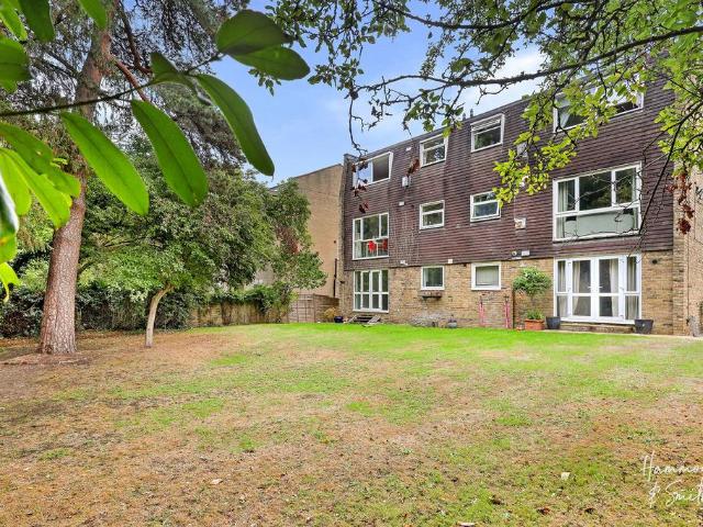 Flat for sale in Epping