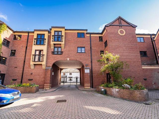 Flat for sale in Wellow, Grimsby
