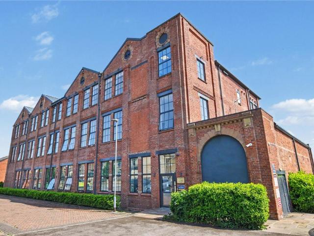 Flat for sale in West Yorkshire