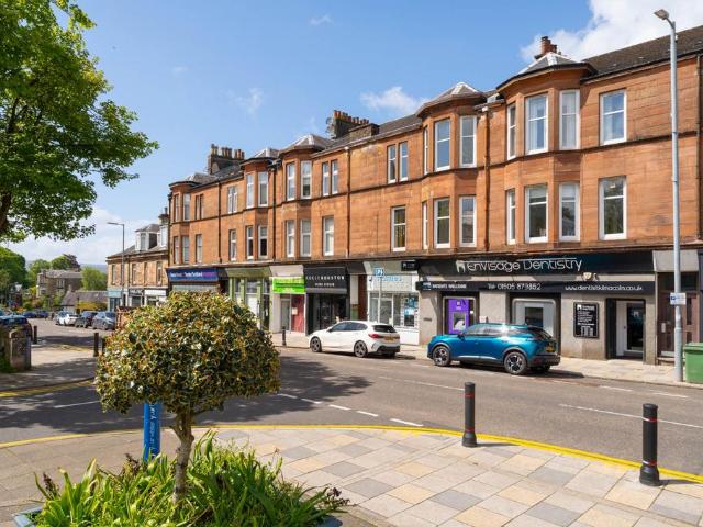 Flat for sale in Kilmacolm, Scotland