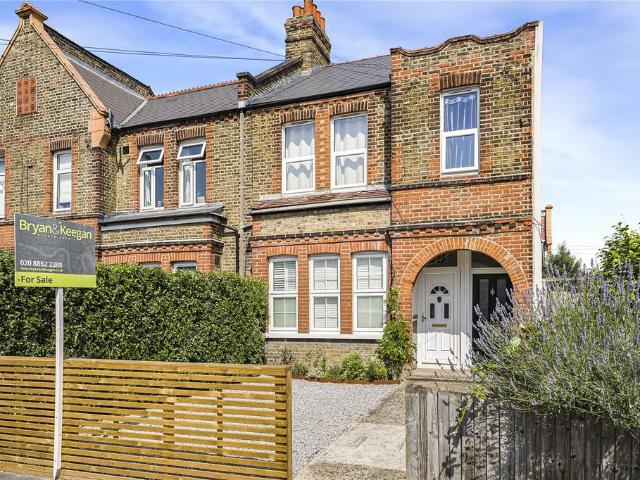 Flat for sale in London Borough of Lewisham, Greater London