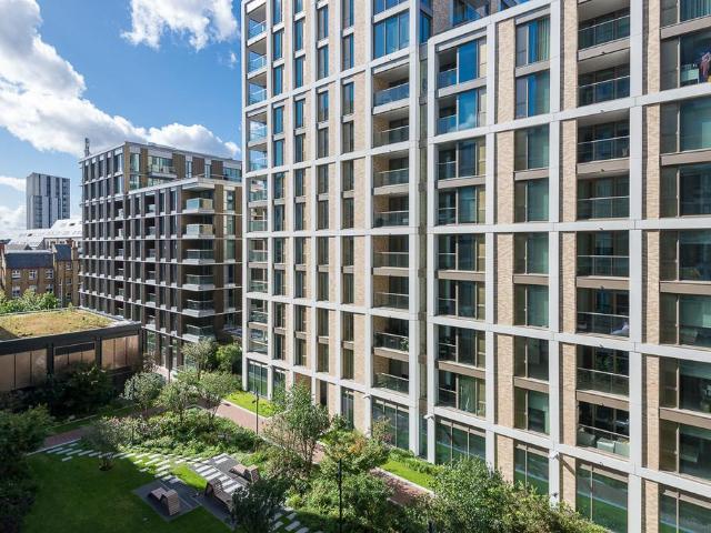 Flat for sale in Nine Elms, Greater London