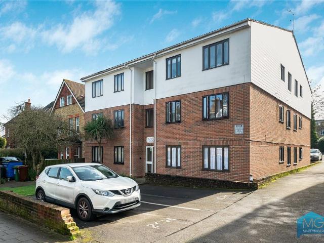 Flat for sale in New Barnet, Greater London